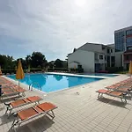 Villaggio Luna Swimmingpool- Agenzia Cocal