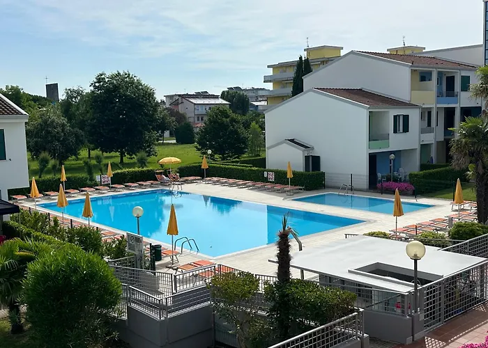 Villaggio Luna Swimmingpool- Agenzia Cocal