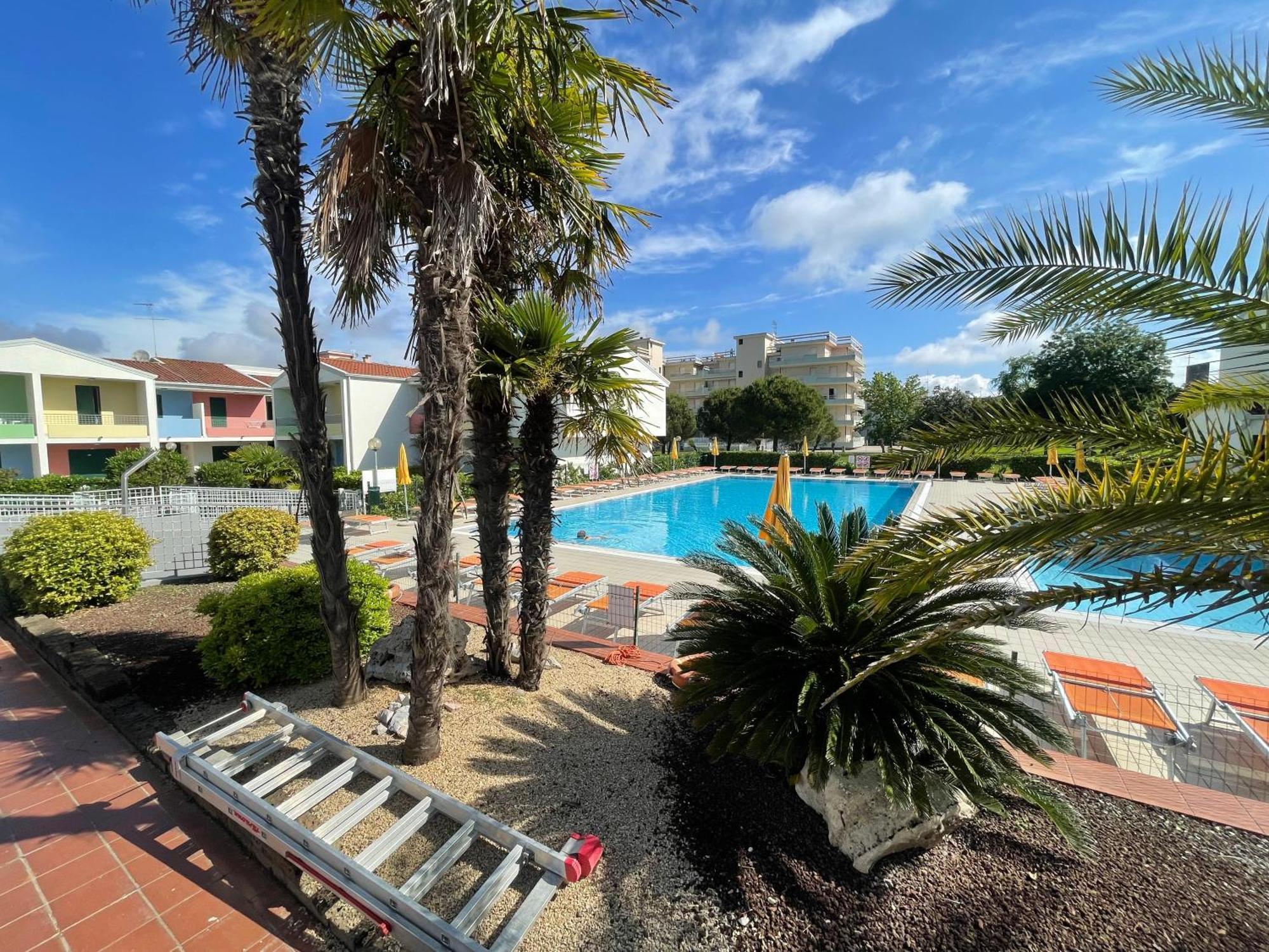 Villaggio Luna Swimmingpool- Agenzia Cocal Apartment