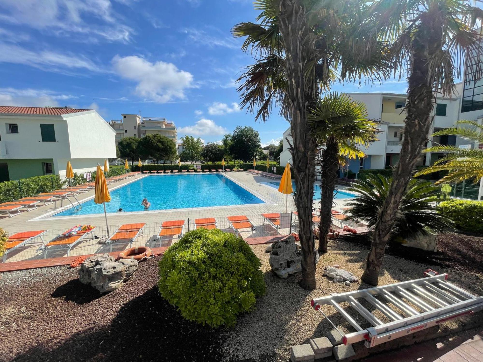 Villaggio Luna Swimmingpool- Agenzia Cocal